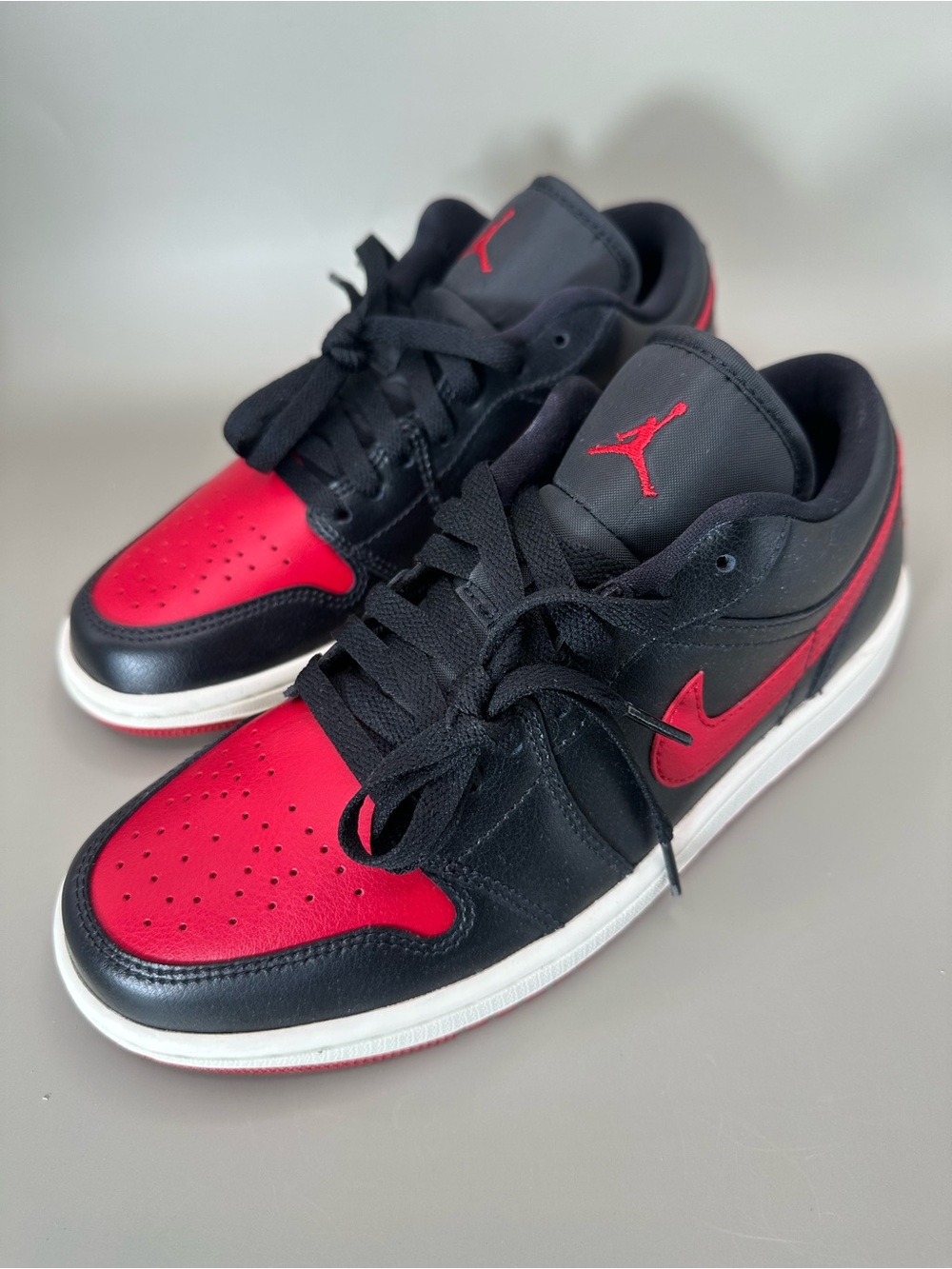 Jordan Air Jordan 1 Low Bred Toe Leather Colorblock Low Top Athletic Sneakers